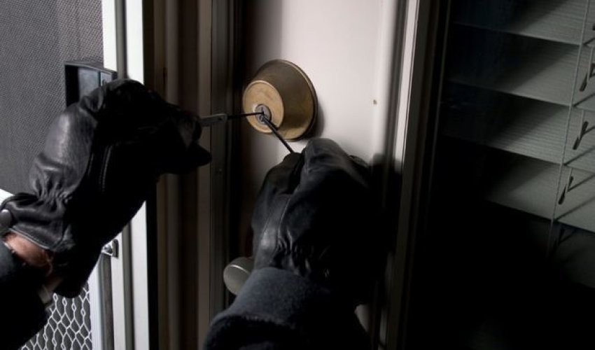 Bakıda mənzildən 14 min manat pul və qızıl-zinət əşyaları oğurlanıb