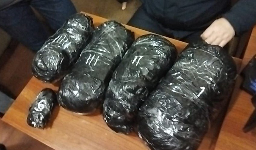 Qəbələdə narkokuryerlik edən dostlar saxlanılıb