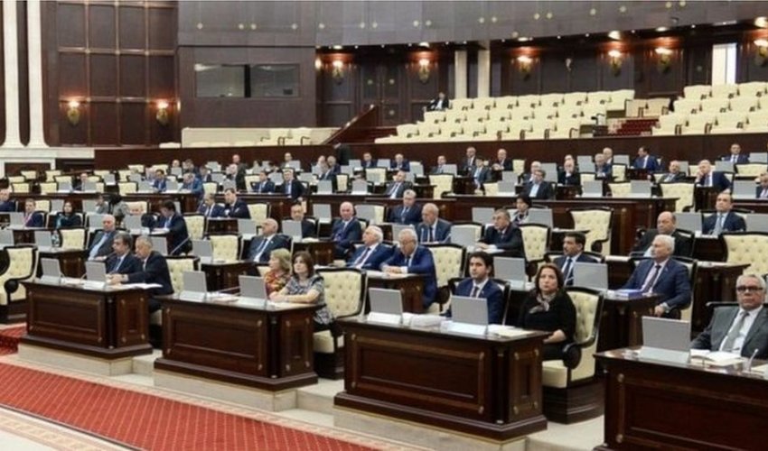 Parlament minimum əmək haqqını vergidən azad etməyi təklif edib