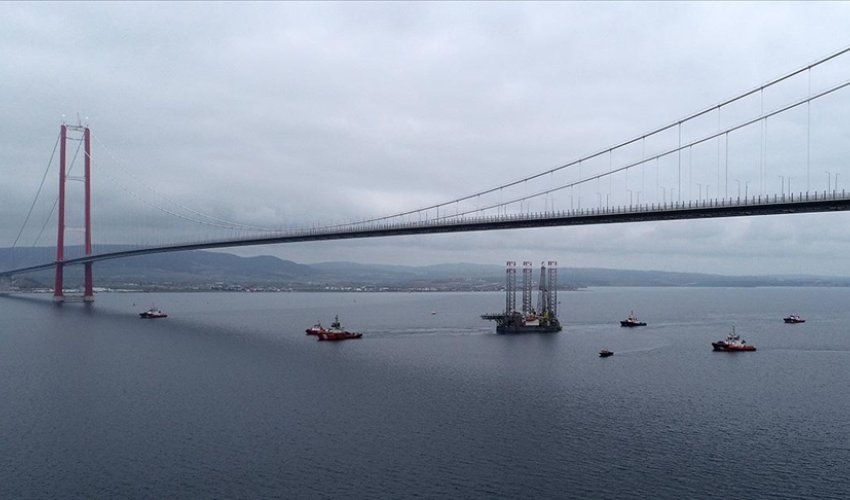 Çanaqqala boğazı hər iki istiqamətdə bəzi gəmilər üçün bağlanıb