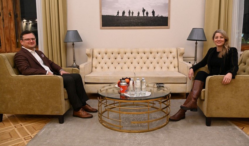 Canadian, Ukrainian FMs mull issue of providing military aid to Kyiv