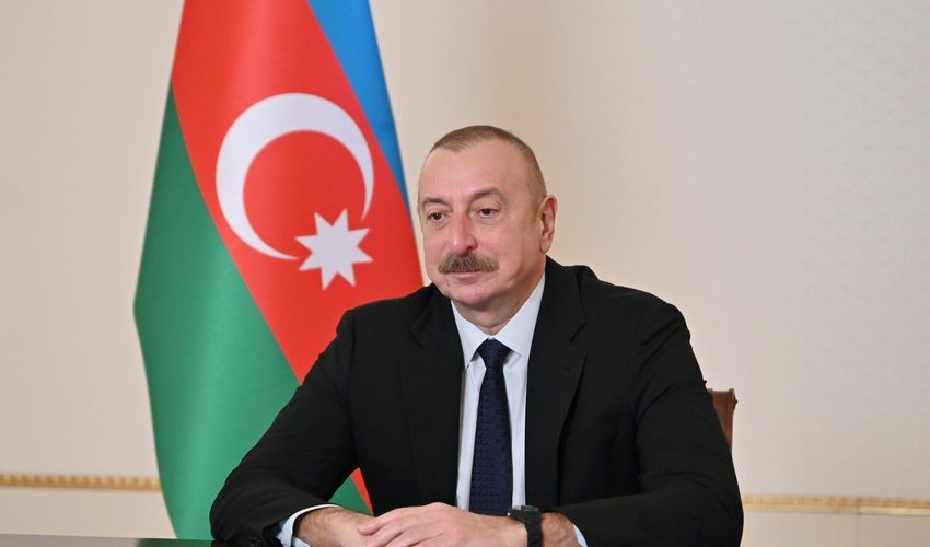 Presidential candidates Zahid Oruj, Gudrat Hasanguliyev make phone call to Ilham Aliyev Presidential candidates Zahid Oruj, Gudrat Hasanguliyev make phone call to Ilham Aliyev