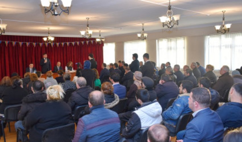 Yasamal rayon İcra Başçısı əraziyə baş çəkib, sakinlərlə görüşüb Yasamal rayon İcra Başçısı əraziyə baş çəkib, sakinlərlə görüşüb