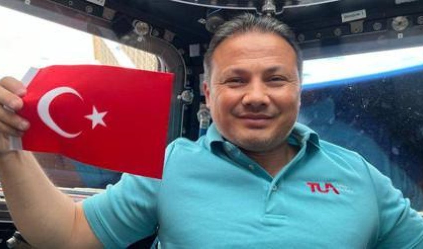 Türkiyənin ilk astronavtı Yerə qayıdıb