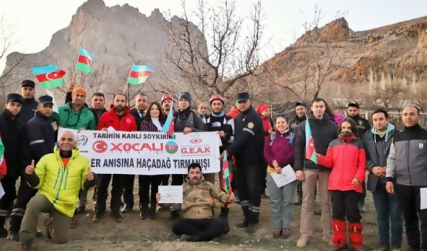 Турецкие альпинисты почтили память жертв Ходжалинской трагедии Турецкие альпинисты почтили память жертв Ходжалинской трагедии