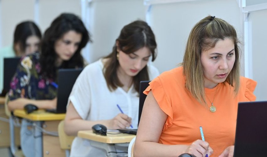 Bu il daha 25-30 min müəllim sertifikasiyadan keçiriləcək Bu il daha 25-30 min müəllim sertifikasiyadan keçiriləcək