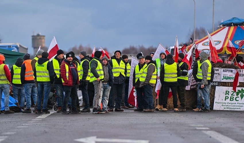 Polish farmers start blocking border with Lithuania due to import of Ukrainian grain Polish farmers start blocking border with Lithuania due to import of Ukrainian grain