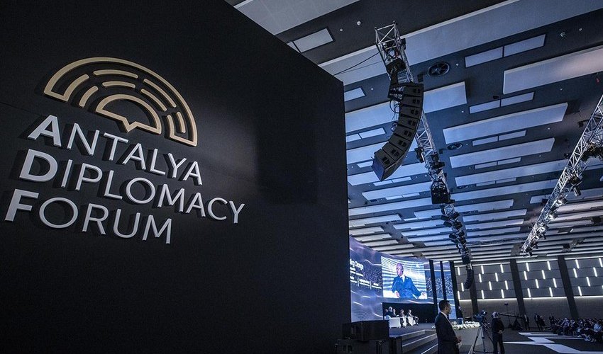 В Анталье продолжает работу III Дипломатический форум