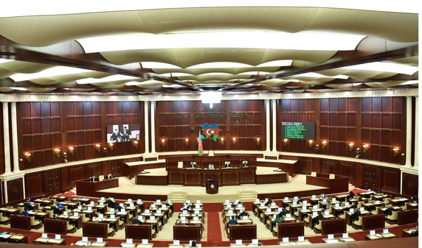 Parlament bu gün bəzi rayonlara yeni hakimlər təyin edəcək - İclas başlayıb