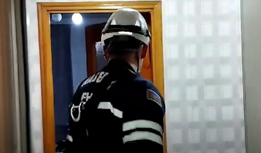 Evdə köməksiz vəziyyətdə qalan azyaşlı xilas edilib Evdə köməksiz vəziyyətdə qalan azyaşlı xilas edilib