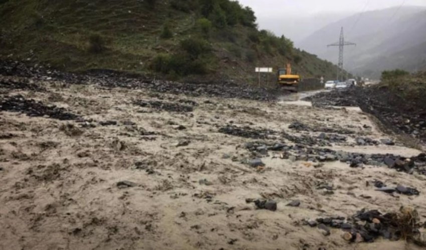 Gürcüstanda torpaq sürüşməsi baş verib