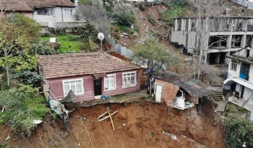 İstanbulda torpaq sürüşməsi baş verib