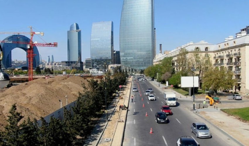 Bakının 8 Noyabr prospektində velosiped zolaqları salınır