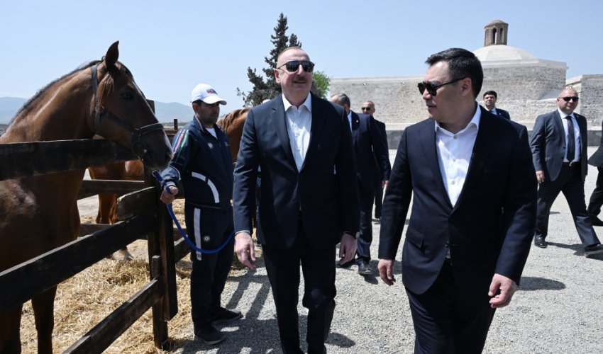 Əliyev həmkarına Ağdamda səfəri zamanı Qarabağ atı hədiyyə edib Əliyev həmkarına Ağdamda səfəri zamanı Qarabağ atı hədiyyə edib