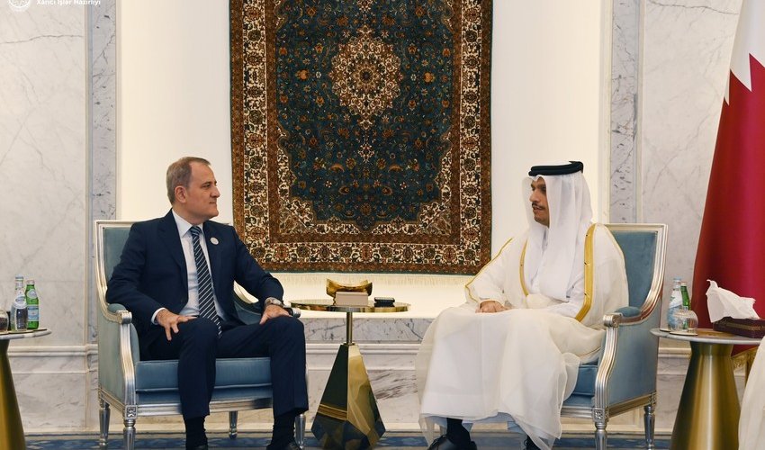 Ceyhun Bayramov Qətərin baş naziri və xarici işlər naziri ilə görüşüb