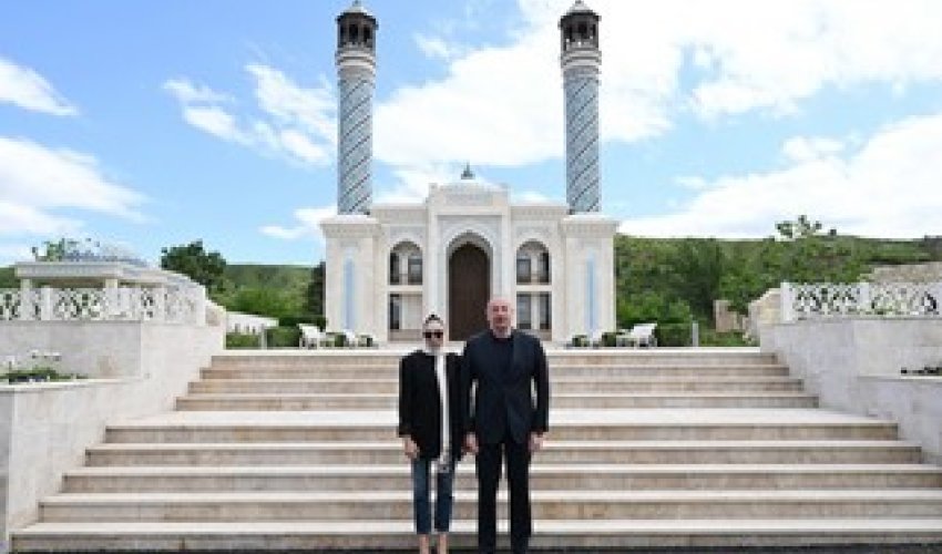 Prezident və xanımı Zəngilan məscidinin açılışında iştirak ediblər - Yenilənib Prezident və xanımı Zəngilan məscidinin açılışında iştirak ediblər - Yenilənib