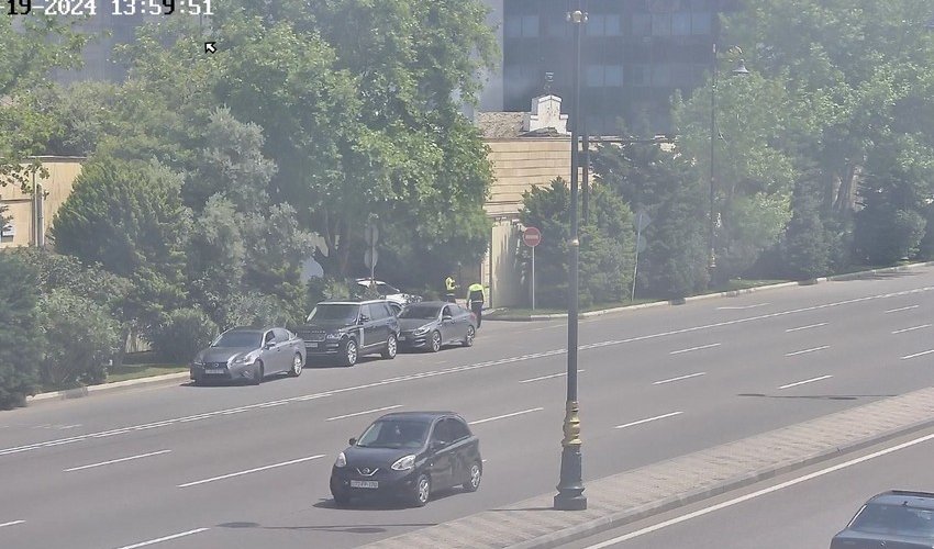 Из-за пожара на одной из улиц в Хатаинском районе Баку ограничено движение транспорта