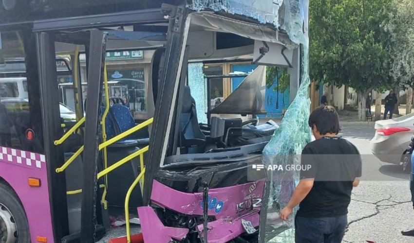 Bakıda avtobuslar toqquşub,yaralılar var Bakıda avtobuslar toqquşub,yaralılar var