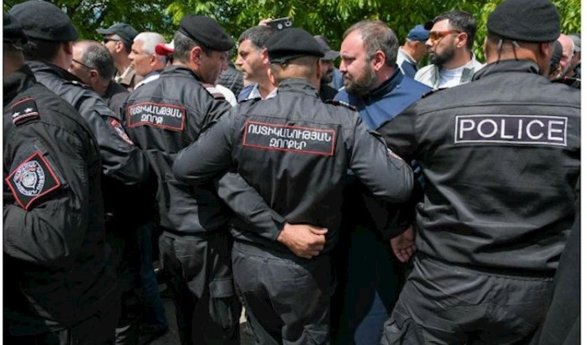 Ermənistanda polis Kirants yaxınlığında müxalifət fəallarını saxlayır - Video