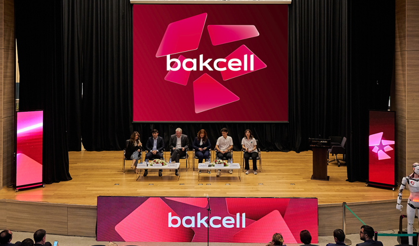 Генеральный директор Bakcell встретился с учениками Современного Образовательного Комплекса