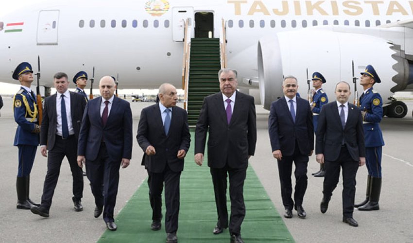 Tacikistan Prezidenti Azərbaycana dövlət səfərinə gəlib