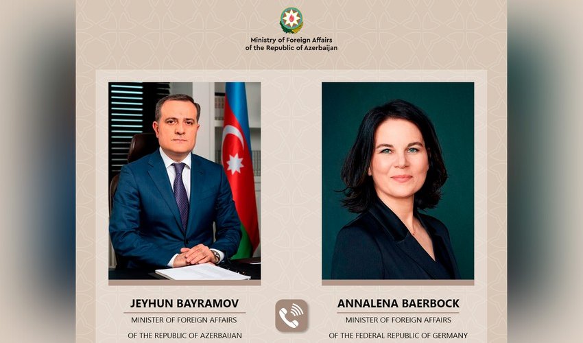 Ceyhun Bayramovla Berbok arasında telefon danışığı olub