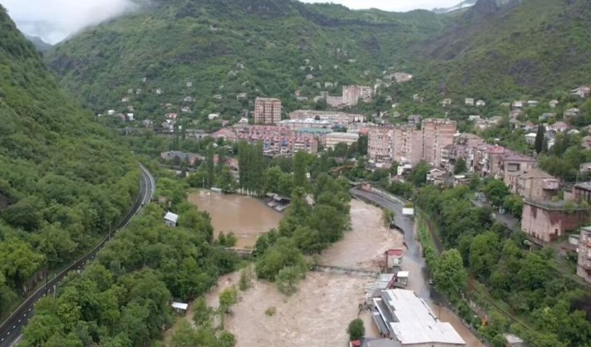 Rusiya Ermənistanda çökən dəmir yolunu bərpa edir