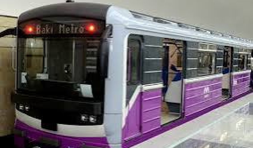 Bakı metrosunda sərnişin stansiya yoluna düşüb - Yenilənib Bakı metrosunda sərnişin stansiya yoluna düşüb - Yenilənib