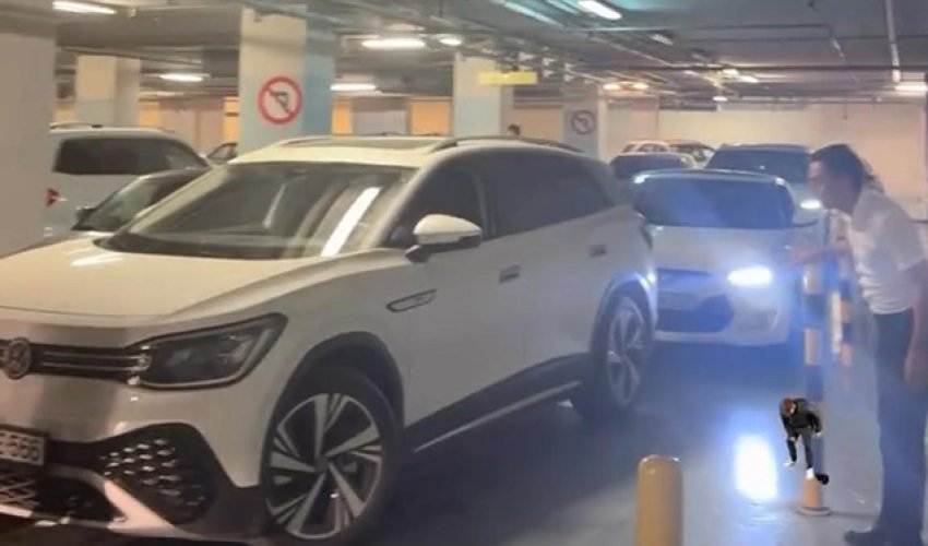 Maşınlar “28 Mall”un parkinqində saatlarla tıxacda qalıb - Video Maşınlar “28 Mall”un parkinqində saatlarla tıxacda qalıb - Video