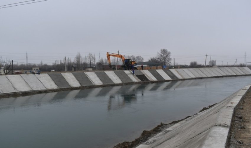 Yevlaxda Qarabağ kanalının bəndi uçub, ətraf əraziləri su basıb