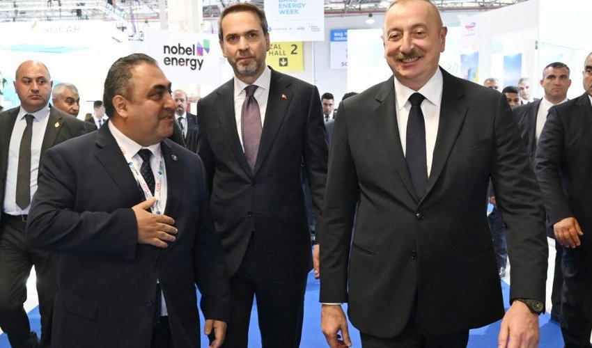 İlham Əliyevə “Caspian Energy” jurnalı təqdim edilib