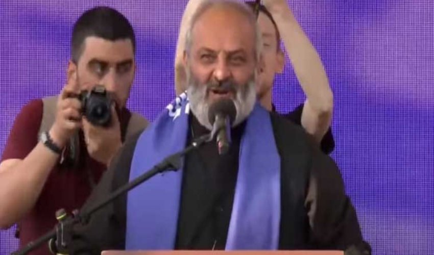 İrəvanda hökumət əleyhinə aksiya keçirilir - Video İrəvanda hökumət əleyhinə aksiya keçirilir - Video