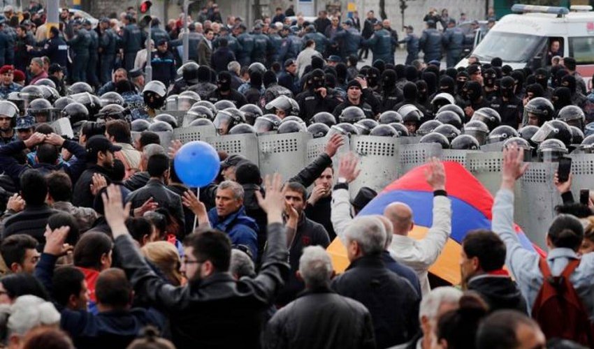 İrəvandakı aksiyada saxlanılanların sayı 100-ə yaxınlaşır - Video - Yenilənib