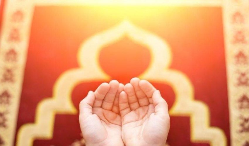 Azərbaycanda bayram namazı qılınıb Azərbaycanda bayram namazı qılınıb