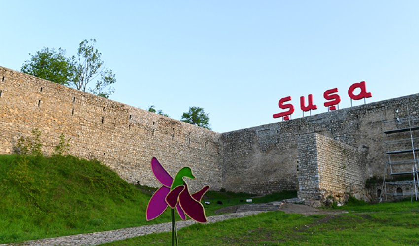 Şuşa və Laçın şəhərlərinə fərdi avtomobil ilə turist səfərlərinin sayı artır Şuşa və Laçın şəhərlərinə fərdi avtomobil ilə turist səfərlərinin sayı artır