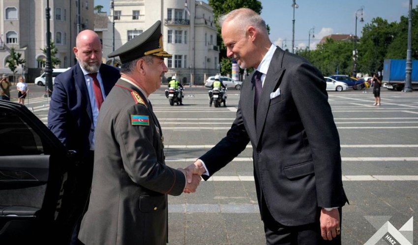 Zakir Həsənov macar həmkarı ilə görüşüb