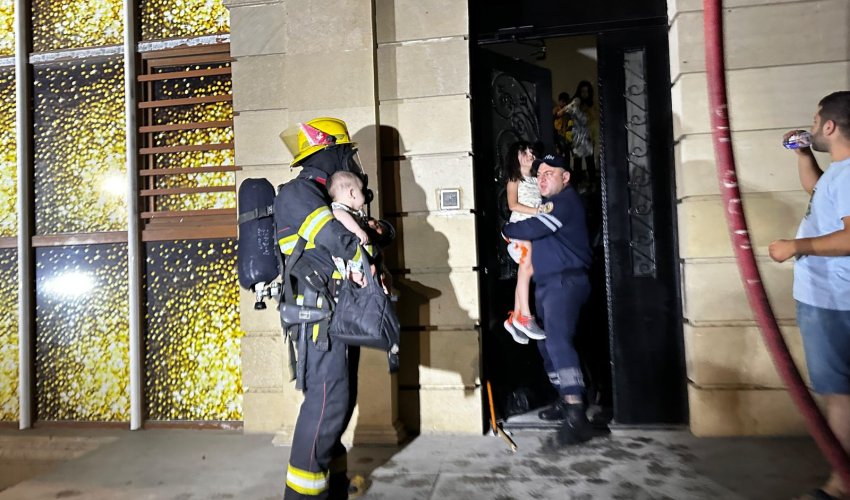 Gecəki yanğında 24-ü uşaq olmaqla, 60 nəfər təxliyə olunub Gecəki yanğında 24-ü uşaq olmaqla, 60 nəfər təxliyə olunub