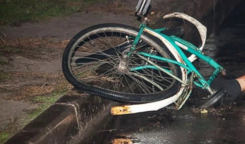 Velosipedçini maşın vurub Velosipedçini maşın vurub