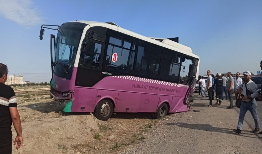 Sumqayıtda sərnişin avtobusu TIR-la toqquşub, xəsarət alanlar var Sumqayıtda sərnişin avtobusu TIR-la toqquşub, xəsarət alanlar var
