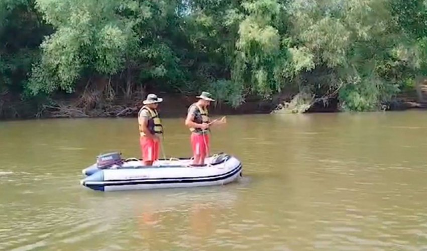 Kürdə batan 2 nəfərin axtarışları davam edir - Video Kürdə batan 2 nəfərin axtarışları davam edir - Video