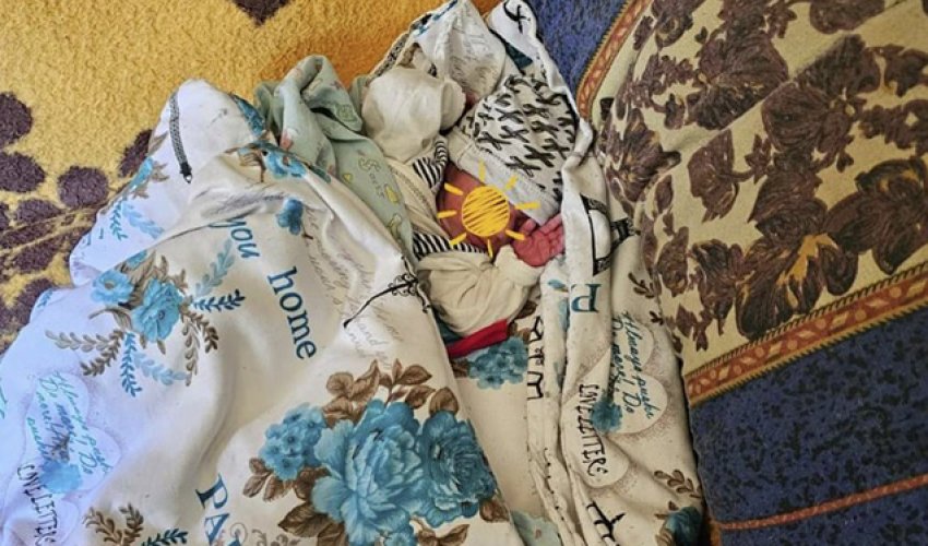 Bakıda baxımsız qalan 15 günlük körpə xilas edilib - Yenilənib Bakıda baxımsız qalan 15 günlük körpə xilas edilib - Yenilənib