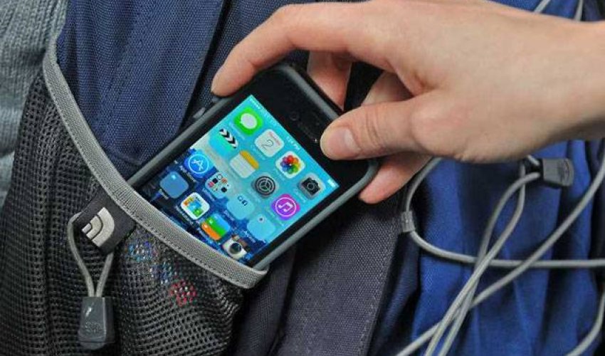 Çimərlikdə 6 min manatlıq telefon oğurlanıb