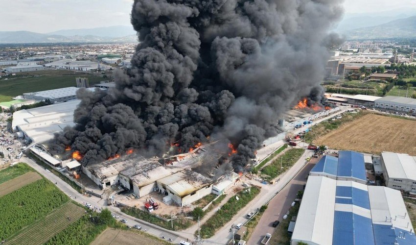 Two factories on fire in Türkiye
