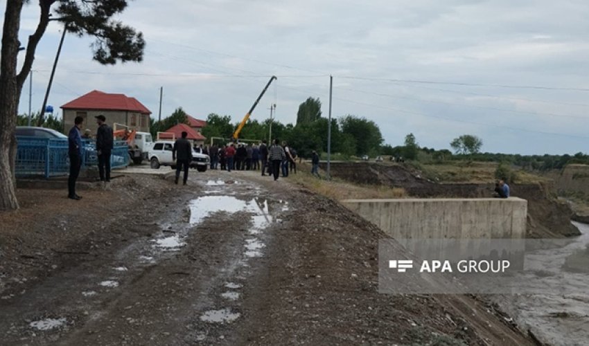 Qubada sel kəndin yolunu uçurub Qubada sel kəndin yolunu uçurub