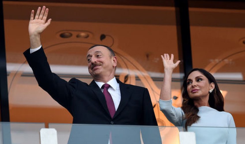 Prezident və xanımı Hidayət Heydərova zəng ediblər Prezident və xanımı Hidayət Heydərova zəng ediblər