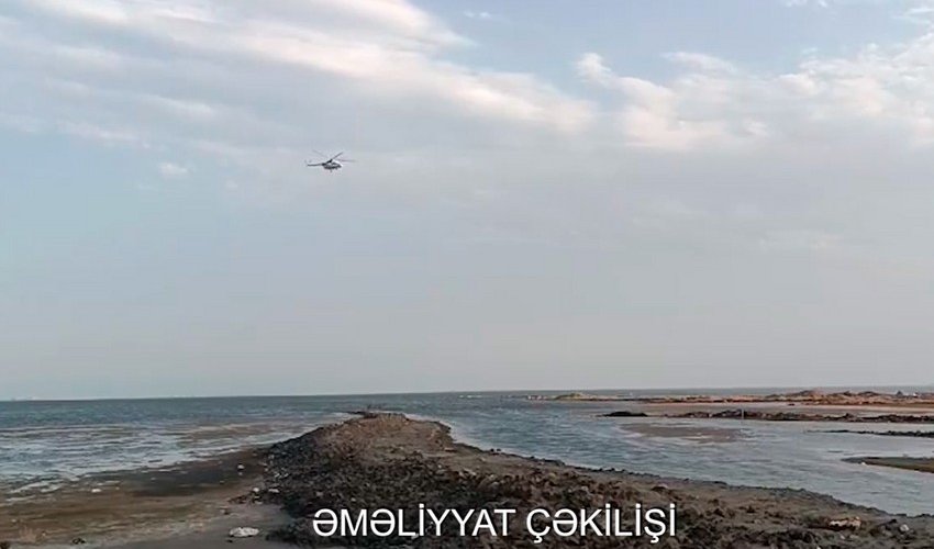 Dənizdə bir nəfər batıb, axtarışa helikopterlər cəlb olunub - Video Dənizdə bir nəfər batıb, axtarışa helikopterlər cəlb olunub - Video