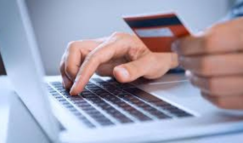 Azərbaycanda qadının kartından 50 min manat oğurlanıb