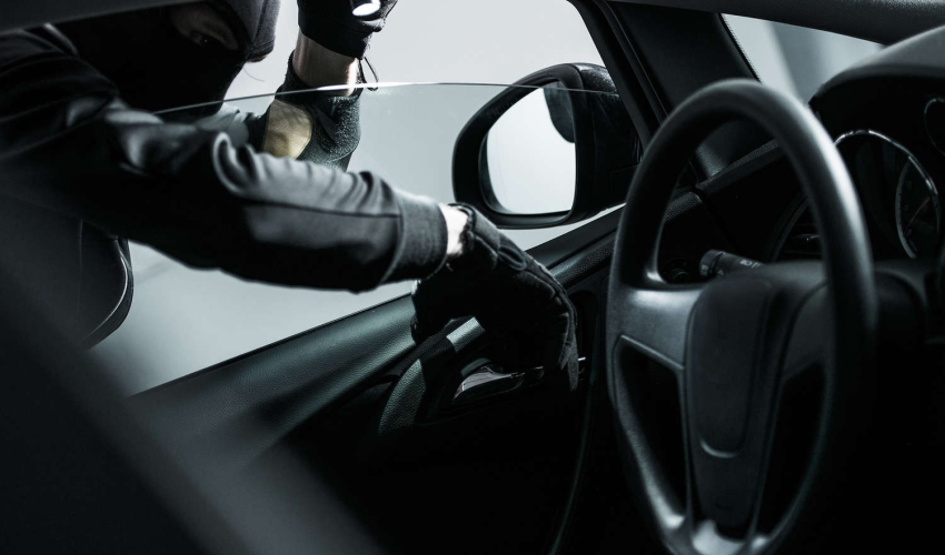 Bakıda xarici vətəndaşın avtomobilindən 100 min manat oğurlanıb