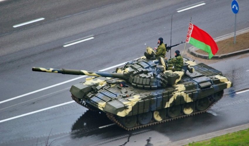 Belarus ordusu tankları Ukrayna sərhədinə yığır