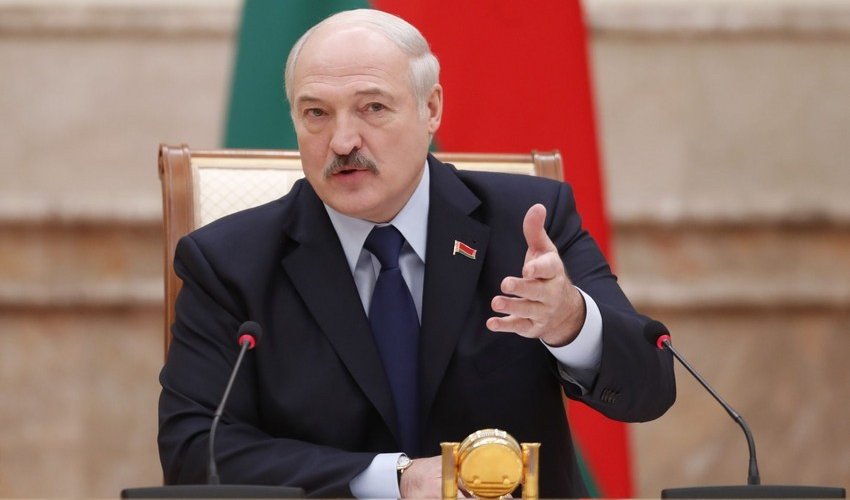 Лукашенко: Беларусь была вынуждена перебросить к границе с Украиной почти треть своей армии